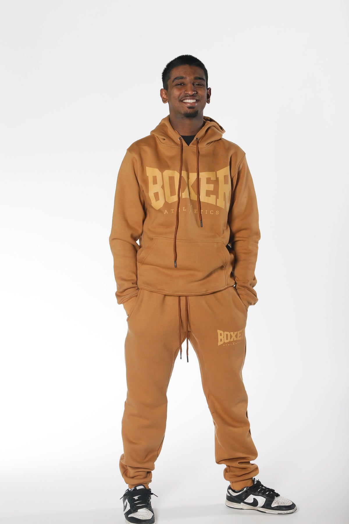 Boxer Athletics — La sudadera Camel